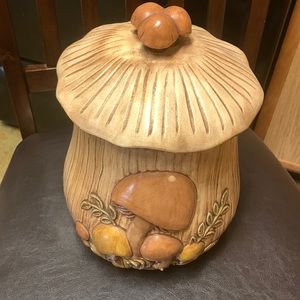 Large cookie jar.  Mushroom